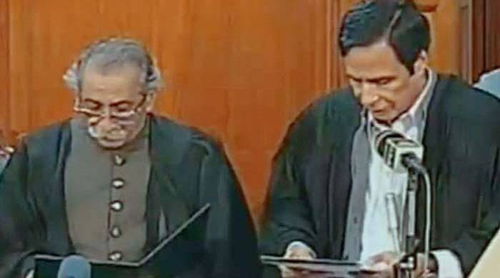  چوہدری پرویز الہیٰ نے پنجاب اسمبلی کے اسپیکر کا حلف اٹھا لیا 