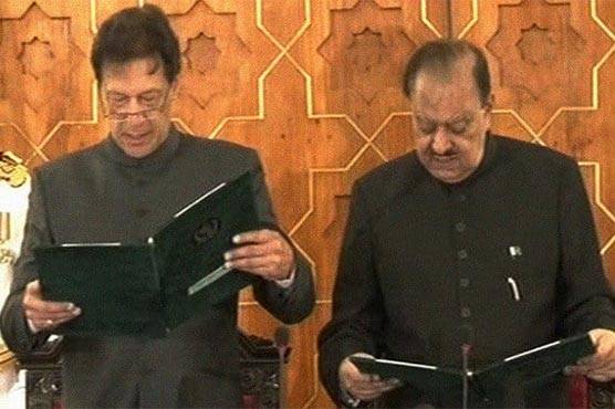 عمران خان نے وزیراعظم پاکستان کے عہدے کا حلف اٹھا لیا