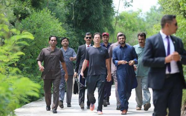 عمران خان کی ورزش کرنے کے بعد کی تازہ تصاویر سامنے آگئیں