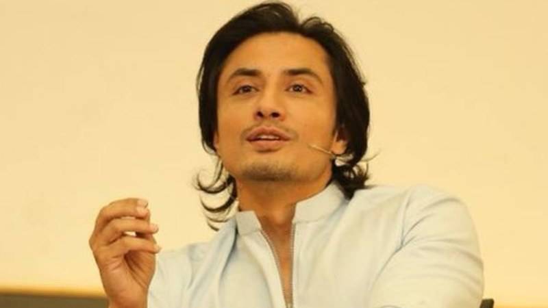 اداکار علی ظفر نے عمران خان سے پشاور میں مزید سینما گھروں کے قیام کی درخواست دیدی