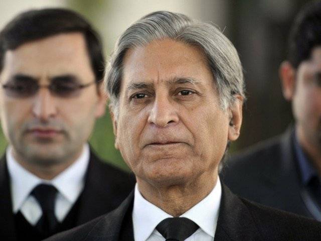 صدارتی امیدوار کیلئے اعتزاز احسن نے کاغذات نامزدگی جمع کرا دیے