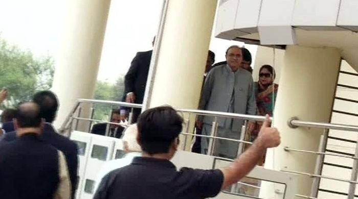  آصف زرداری اور فریال تالپور وفاقی تحقیقاتی ایجنسی کے سامنے پیش ہو گئے