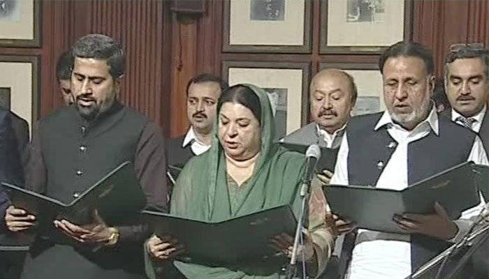 پنجاب کی 23رُکنی صوبائی کابینہ نے حلف اٹھا لیا ، پرویز الٰہی نے اراکین سے حلف لیا