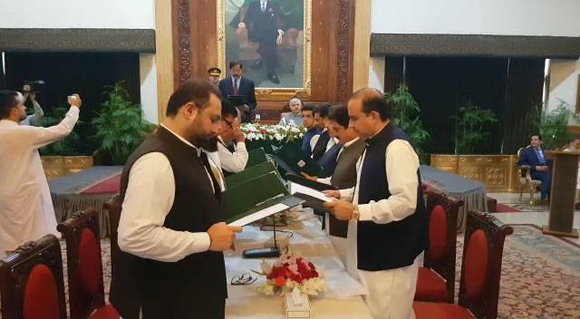 خیبرپختونخوا کی نئی کابینہ نے حلف اٹھا لیا