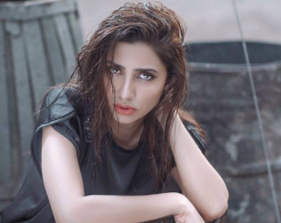 ماہرہ خان نے مردوں کے ساتھ سیلفی بنانے سے معذرت کر لی