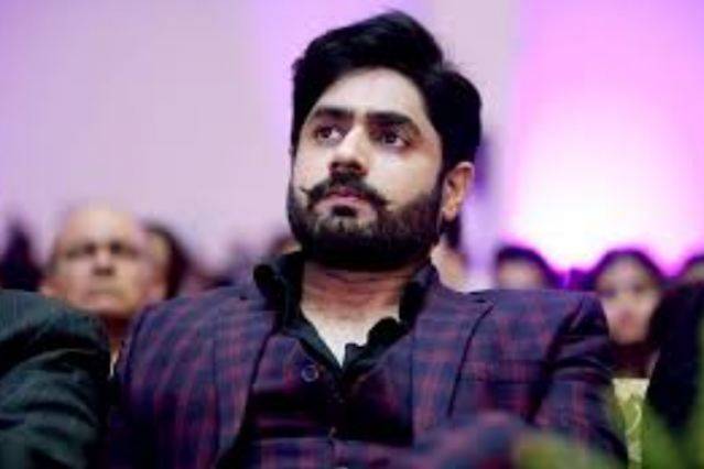 این اے 131 سے پی ٹی آئی کے ابرار الحق نے الیکشن لڑنے کا اعلان کردیا