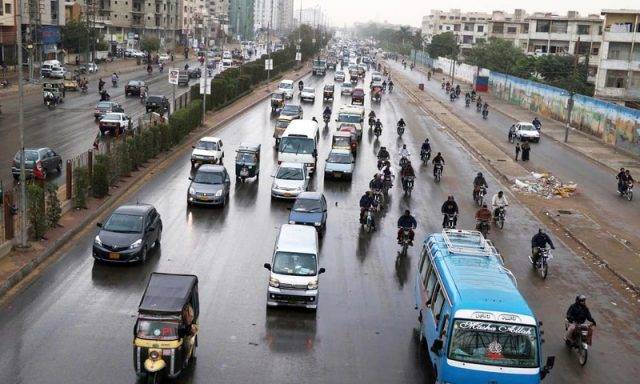 کراچی کے مختلف علاقوں میں ہلکی بارش، موسم خوشگوار
