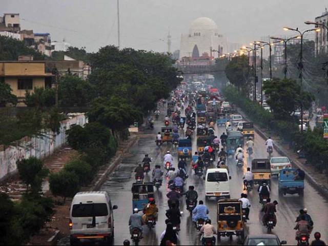 شہر قائد کے مختلف علاقوں میں بوندا باندی، موسم خوشگوار