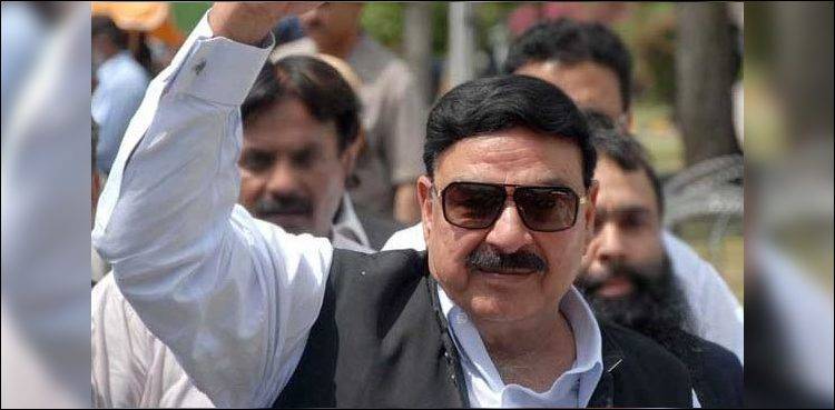 شیخ رشید نے بھیس بدل کر ٹرینوں کو چیک کرنے کا اعلان کر دیا