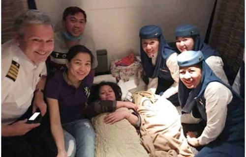 فلپائنی خاتون نے دوران پرواز بچے کو جنم دیا