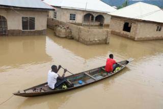 نائیجیریا، شدید بارشوں اور سیلاب کی زد میں آ کر 100 سے زائد افراد ہلاک
