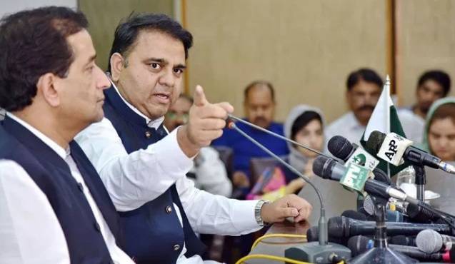 پاکستان مذاکرات کے لئے تیار ہے لیکن بھارت پیچھے ہٹ گیا، لگتا ہے بھارتی حکومت اندرونی دباﺅ کا شکار ہے,  فواد حسین