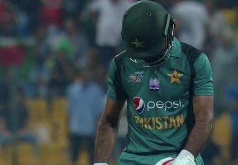 پاکستانی بیٹنگ لائن پھر ناکام،25 رنز پر 3 وکٹیں گر گئیں