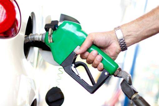پٹرولیم مصنوعات کی قیمتیں 8 روپے تک بڑھانے کی سمری ارسال