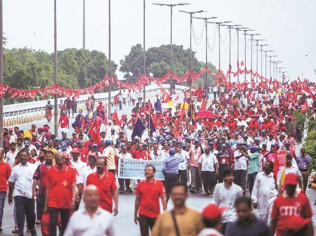  20 ہزار بھارتی کسانوں کا احتجاج، آج دارالحکومت میں داخل ہو گا 