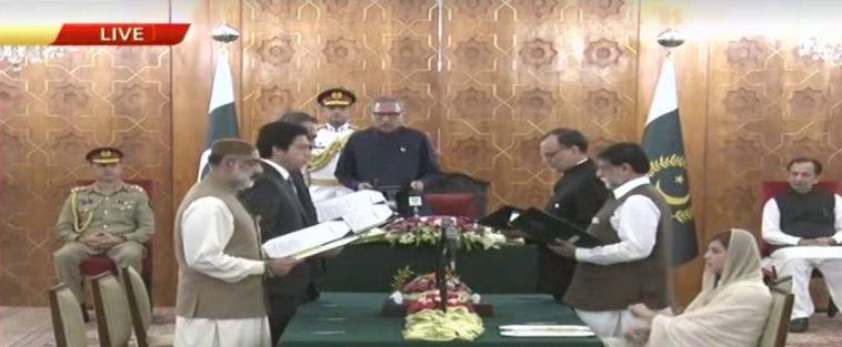 وزیراعظم کی کابینہ میں اضافہ،5 وفاقی اور ایک وزیرمملکت نے حلف اٹھالیا