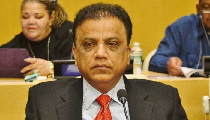 احتساب عدالت کا بابر غوری کو گرفتار کرکے پیش کرنے کا حکم