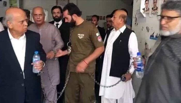 سابق وی سی پنجاب یونیورسٹی کو ہتھکڑیاں لگانے پر چیف جسٹس نے ازخود نوٹس لے لیا