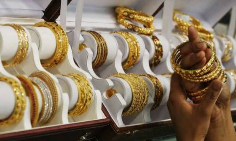 سونے کی قیمت میں فی تولہ 200 روپے کی کمی ہو گئی 