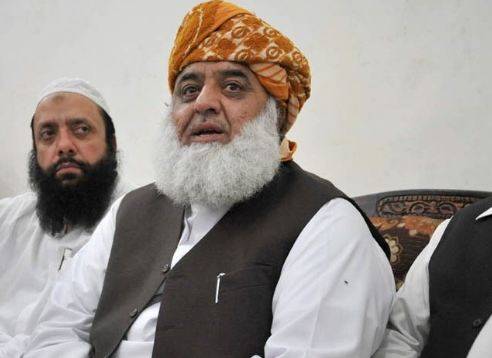 مولانا فضل الرحمان کی گاڑی حادثے کا شکار،7 افراد زخمی