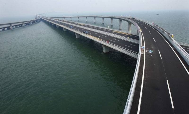 چین میں سمندر پر بنا طویل ترین پل مکاؤکا افتتاح 
