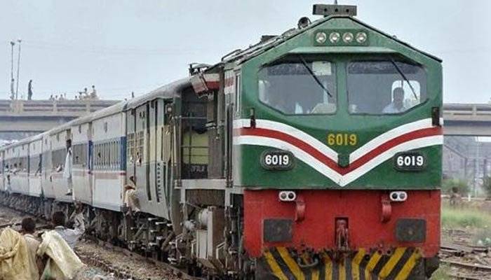 کراچی میں 11 سال سے بند لوکل ٹرین کا آج افتتاح صدر کریں گے