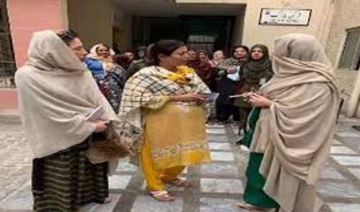  خاتون اول بشریٰ عمران کا فاونٹین ہاؤس لاہور کا دورہ