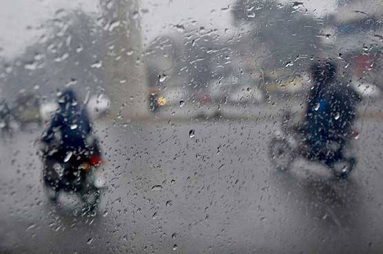 پنجاب کے مختلف شہروں میں ہلکی بارش، لاہور میں اسموگ کی شدت میں کمی