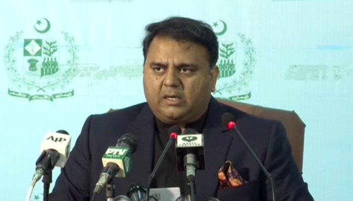میرے بارے میں چیئرمین سینیٹ صادق سنجرانی کی رولنگ پر کابینہ مطمئن نہیں ، فواد چوہدری 