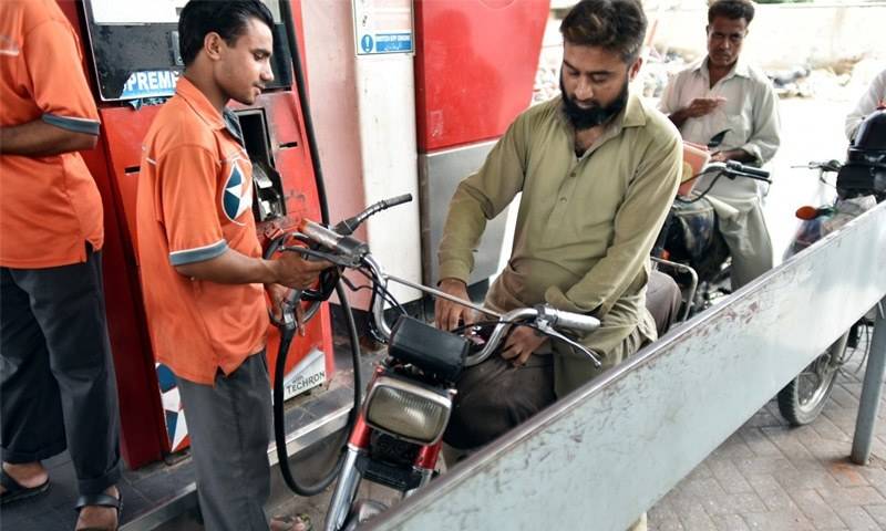 بغیر ہیلمٹ اب پٹرول بھی نہیں ملے گا، راولپنڈی ضلعی انتظامیہ