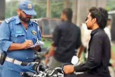 ہیلمٹ کی پابندی اور بھاری جرمانے بھی ٹریفک حادثات میں کمی نہ لاسکے