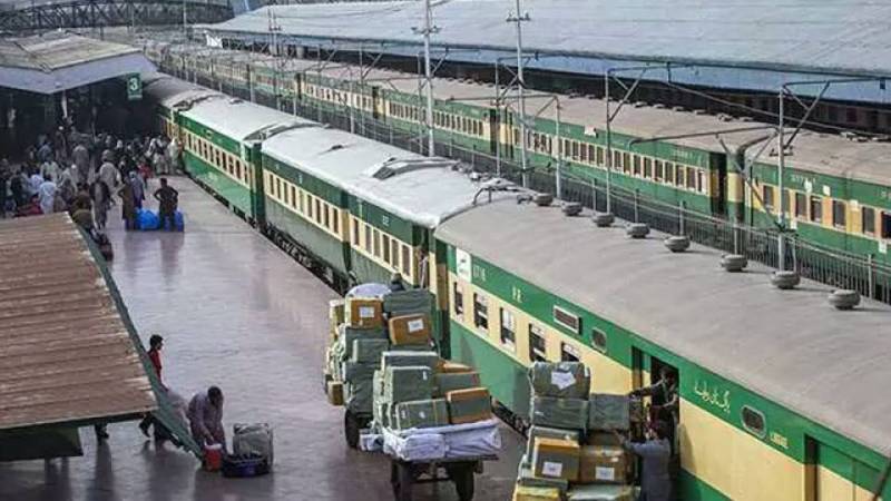 پاکستان ریلوے نے کرایوں میں کمی کا اعلان کردیا