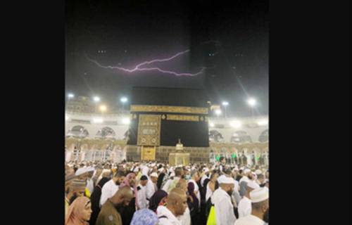 مکہ مکرمہ ، برسات کی وجہ سے تاریخ کی مختصر ترین نمازفجر ادا کی گئی 