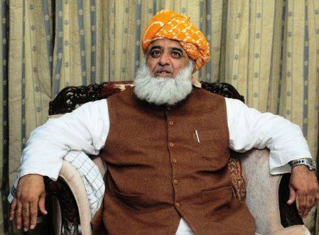 بس چلے تو اس حکومت کو ایک دن بھی نہ چلنے دوں:مولانا فضل الرحمان