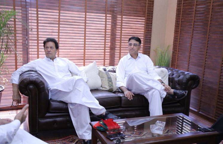 خراب معاشی صورت حال ، وزیراعظم عمران خان اسد عمر پر سخت برہم