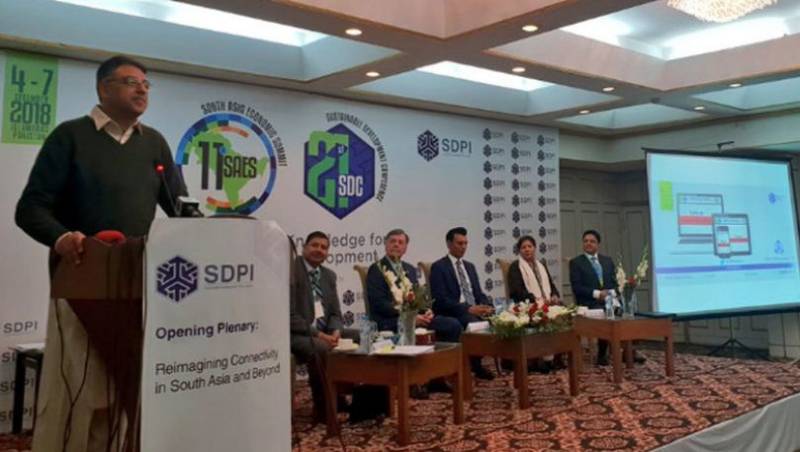 ملک میں کوئی معاشی بحران نہیں، جلد بھاری سرمایہ کاری آئے گی: اسد عمر