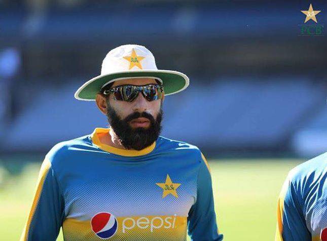 مصباح الحق ڈومیسٹک میچ میں غصے پر قابو نہ رکھ پائے 