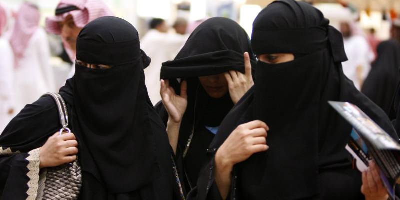 سعودی عرب میں خواتین سے چھیڑ خانی پر سزاﺅں کا اعلان کردیا گیا