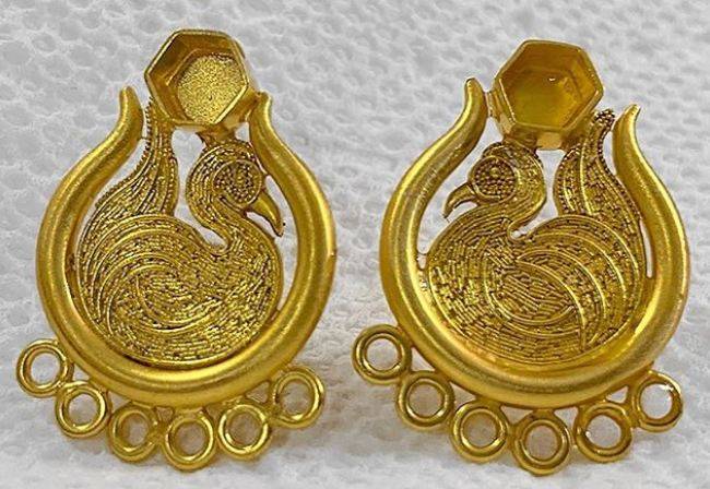 سونے کی قیمت میں فی  تولہ800 روپے کمی کر دی گئی