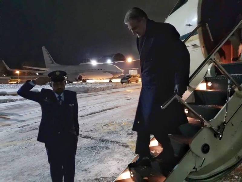 وزیر خارجہ شاہ محمود قریشی ماسکو پہنچ گئے