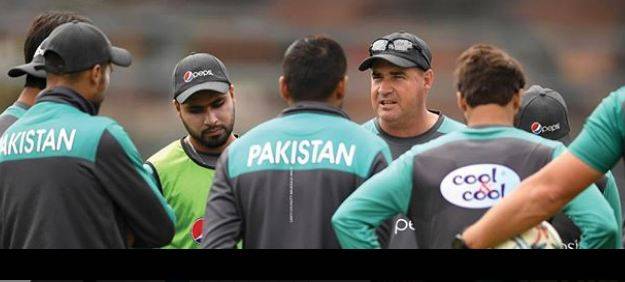 ڈریسنگ روم میں مکی آرتھر اور سرفرازاحمد کے درمیان بدترین جھڑپ 