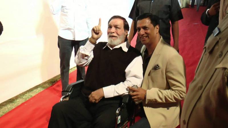 قادر خان کینیڈا کے اسپتال میں انتہائی تشویش ناک حالت میں زیر علاج ہیں، بیٹا