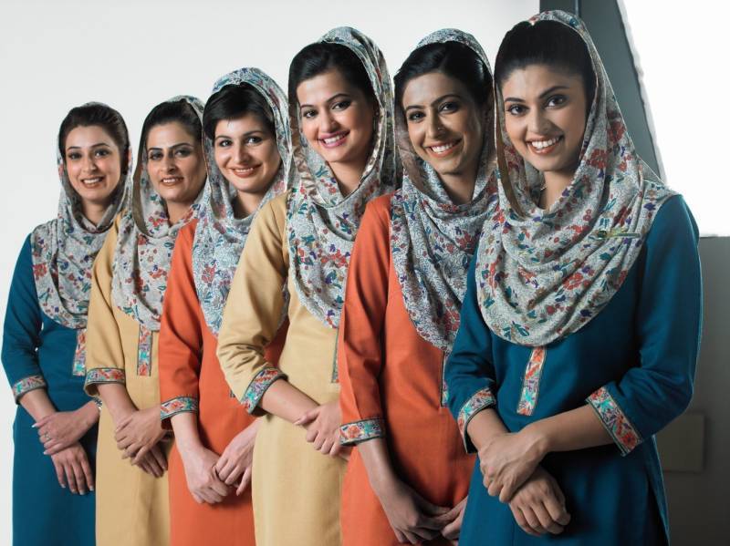 پی آئی اے کا ائر ہوسٹس کو وزن کم کرنے کا حکم