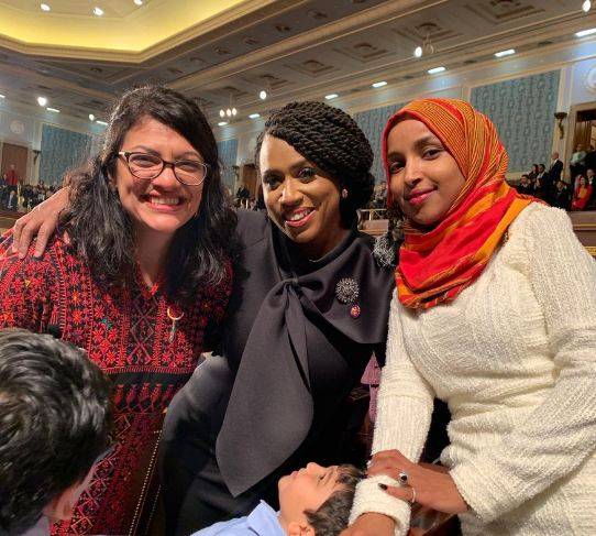 امریکی کانگریس میں تاریخ رقم،2 مسلم خاتون اراکین نے قران پاک پرحلف اٹھا لیا