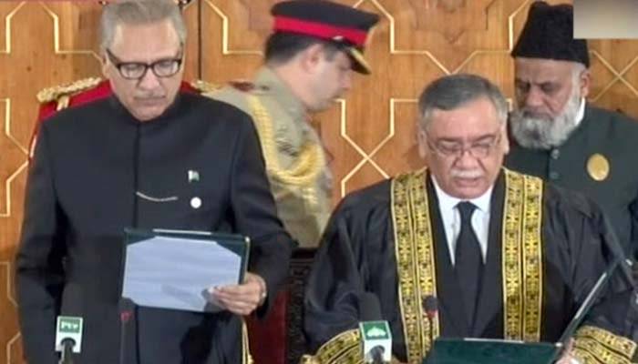 جسٹس آصف سعید کھوسہ نے چیف جسٹس کی حیثیت سے حلف اٹھا لیا