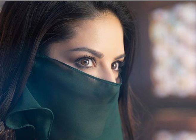 سنی لیون پروڈیوسر کے پانچ لاکھ ڈکار گئی