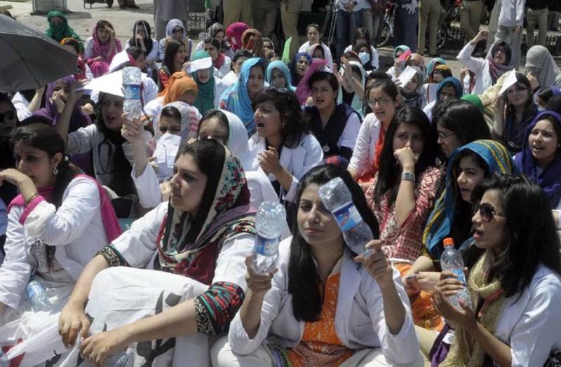 سندھ میں ینگ ڈاکٹروں کی دوسرے روز بھی ہڑتال جاری