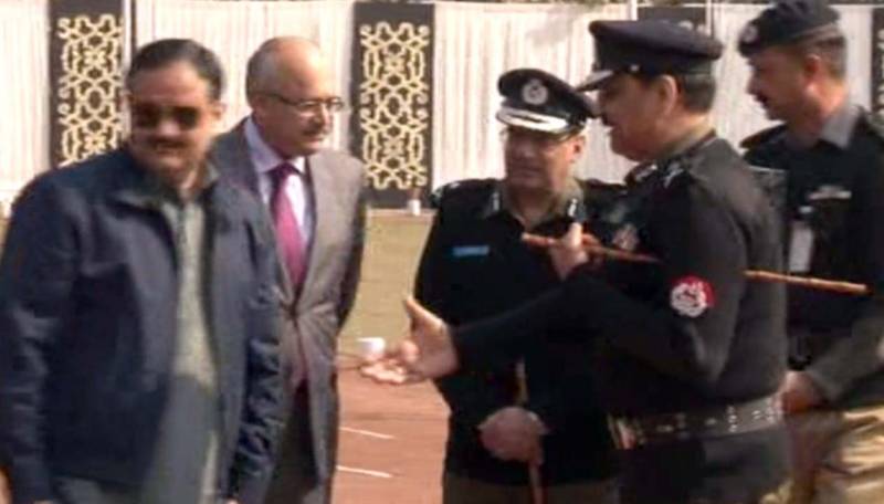  وزیراعلیٰ عثمان بزدار آئی جی پنجاب سے ہاتھ ملائے بغیر چل دیے 