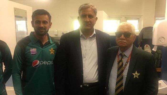  آرمی چیف کی اچانک قومی ٹیم کے ڈریسنگ روم آمد، کھلاڑی حیران