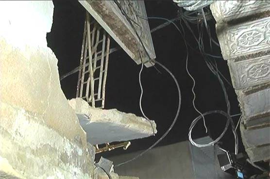 کراچی، مکان کی چھت گرنے سے باپ، بیٹی سمیت 3 افراد جاں بحق